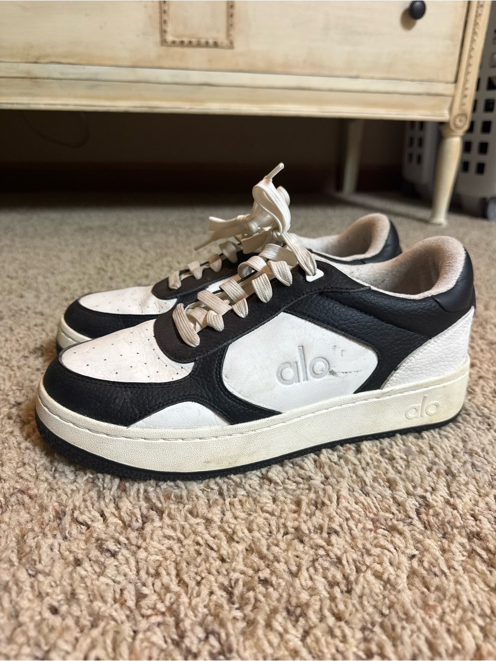 ALO Yoga  Black and White Low-Top Sneakers with Cream Laces
